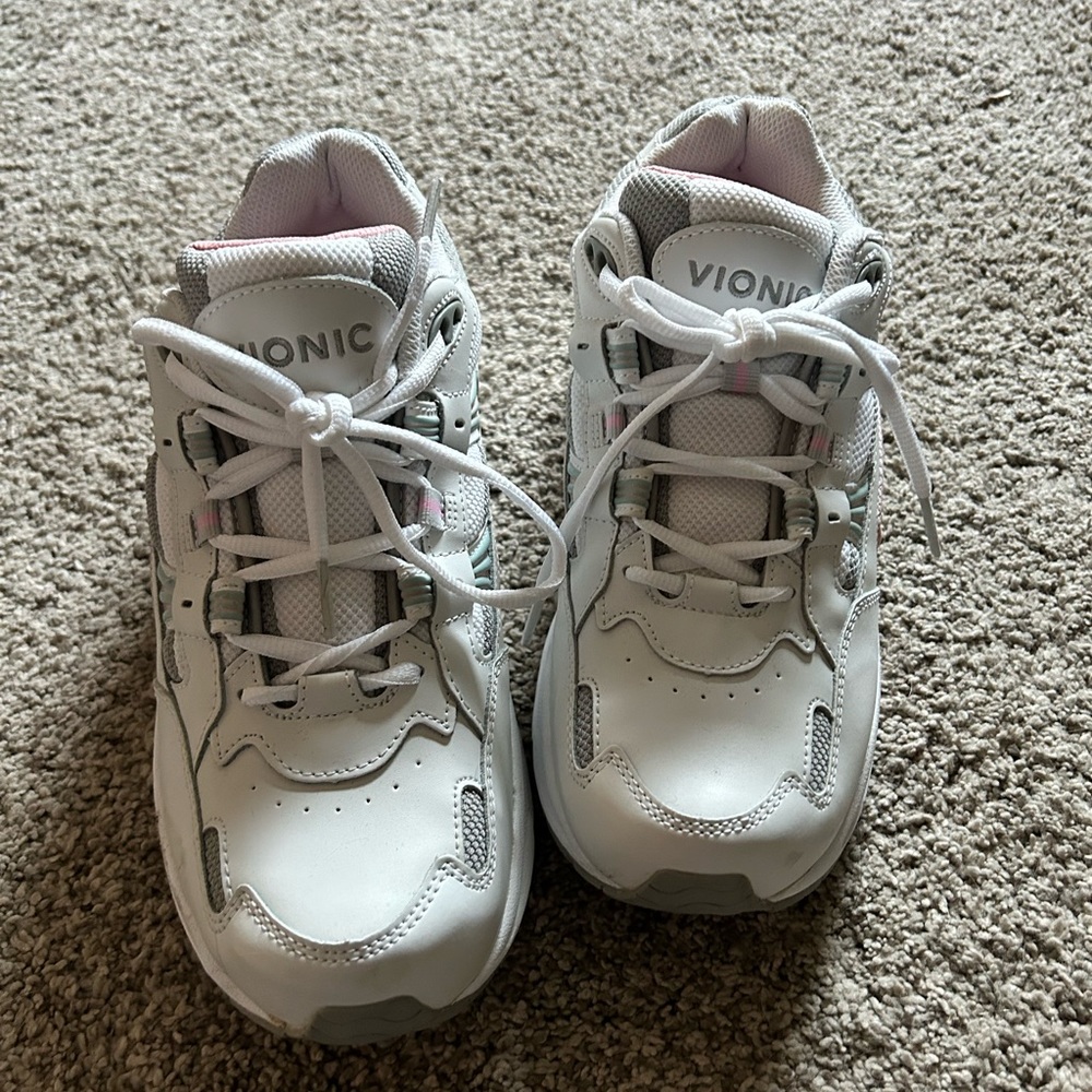 Vionic women’s sneakers